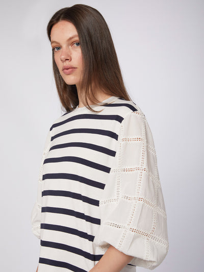 Eugens Embroidery Sleeve Top