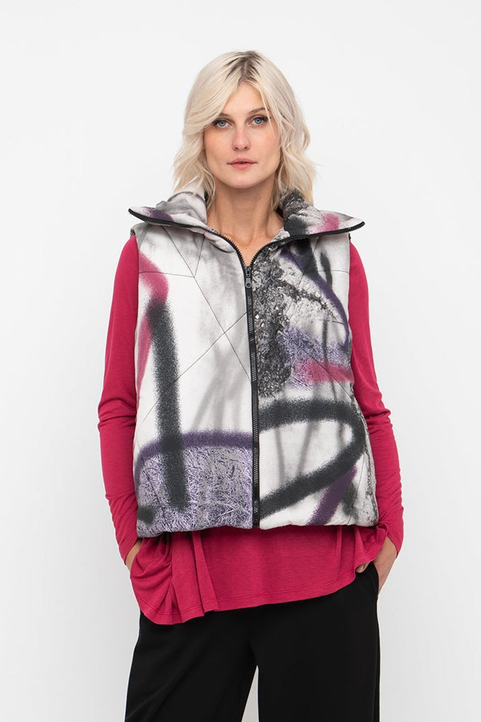 Print Quilted Vest in Asphalt