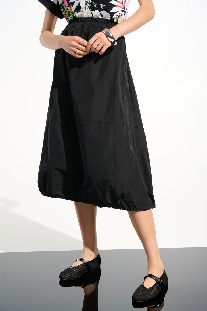 Memory Balloon Skirt With Elastic Waisband in Black