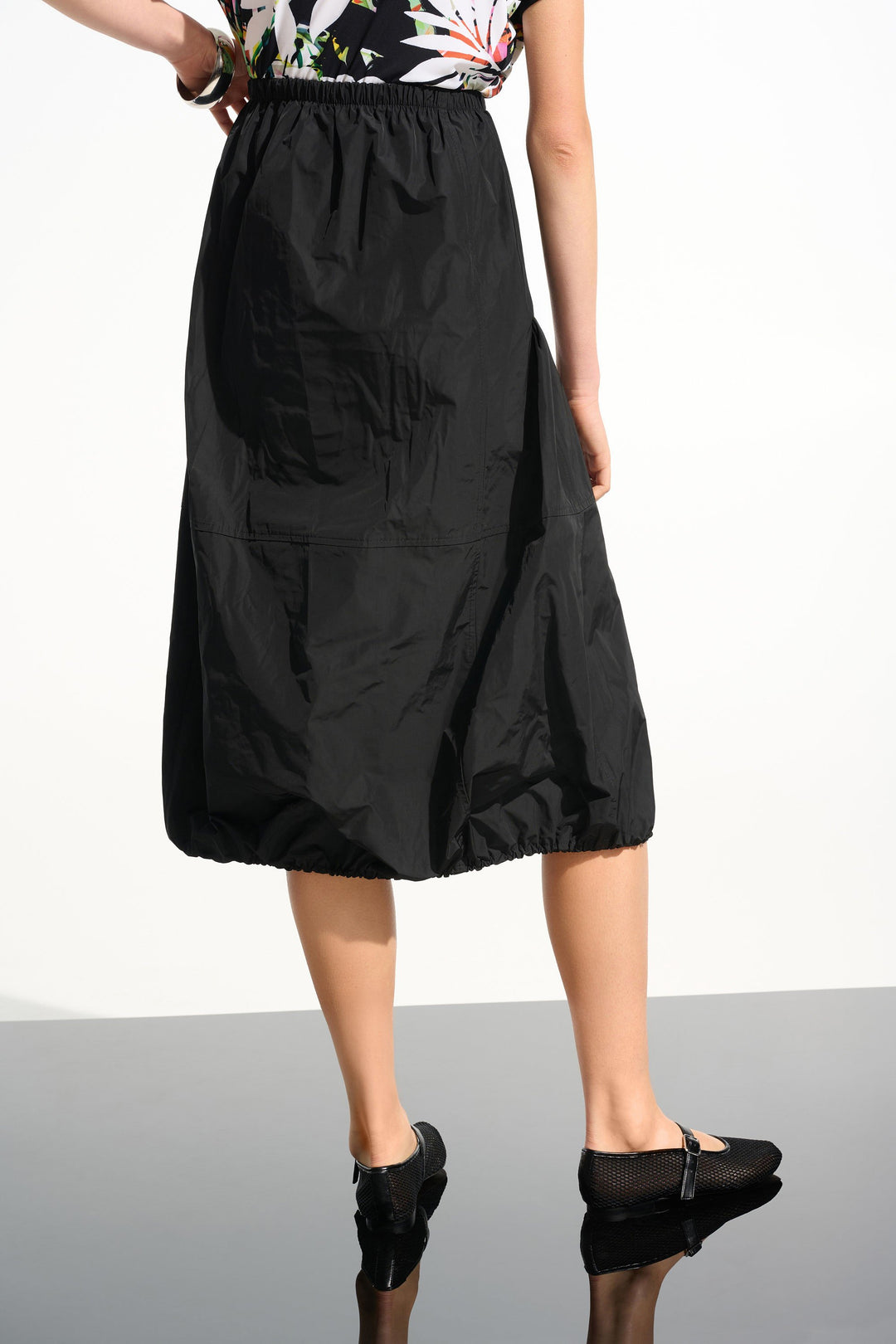 Memory Balloon Skirt With Elastic Waisband in Black