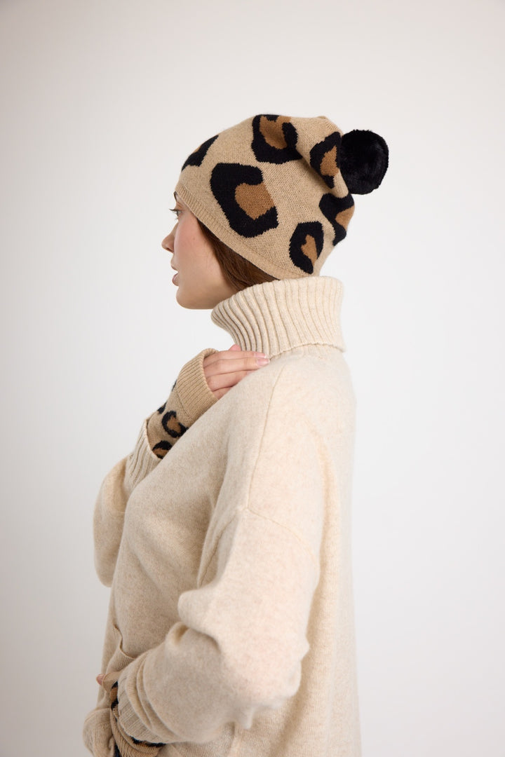Animal Pom Hat Camel Black