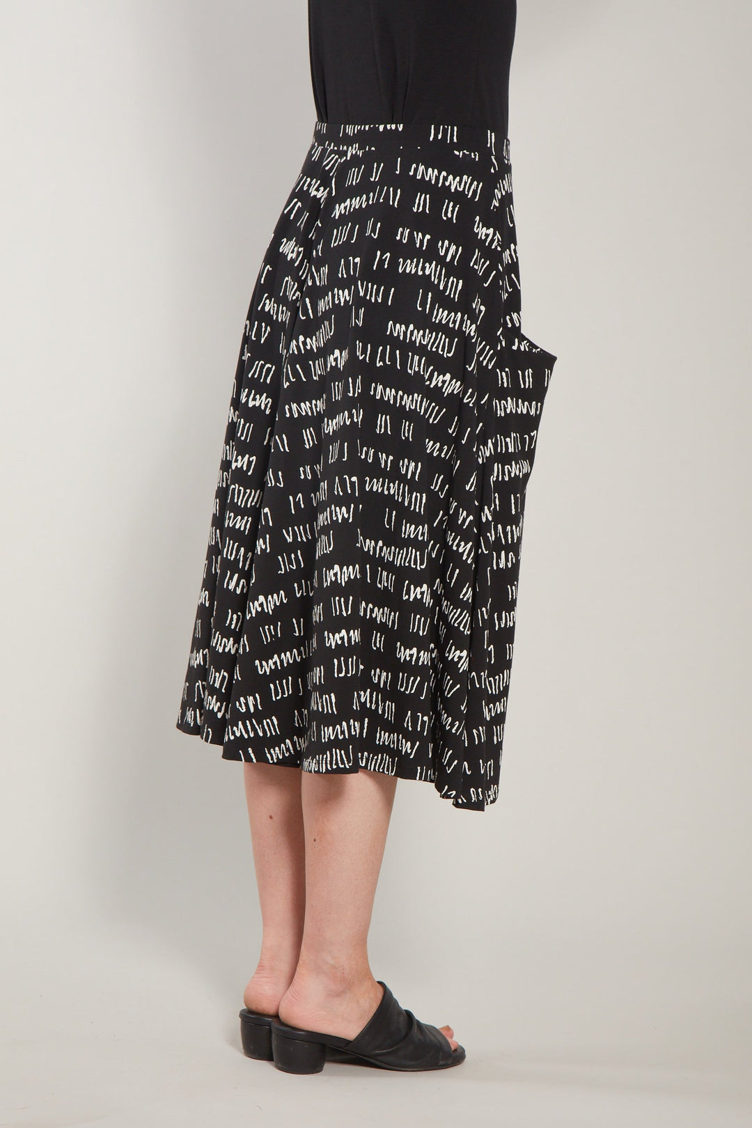 Luna Skirt Black Script