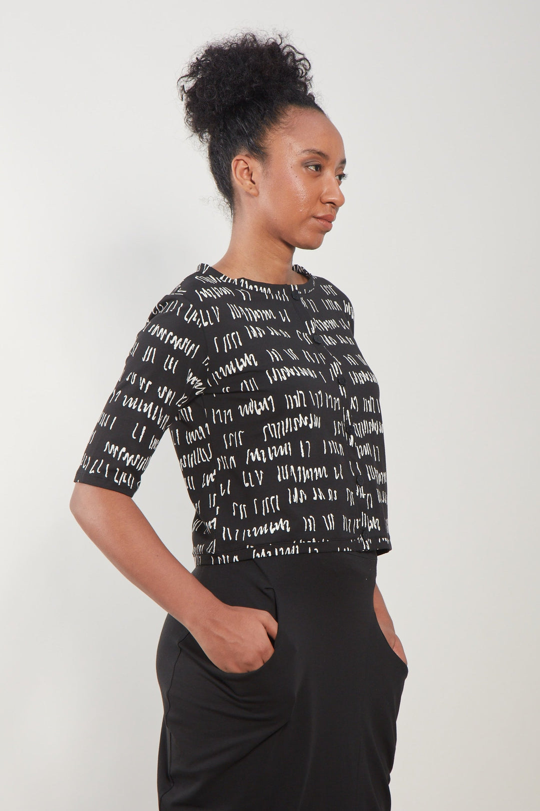 Sumi Cardigan Black Script