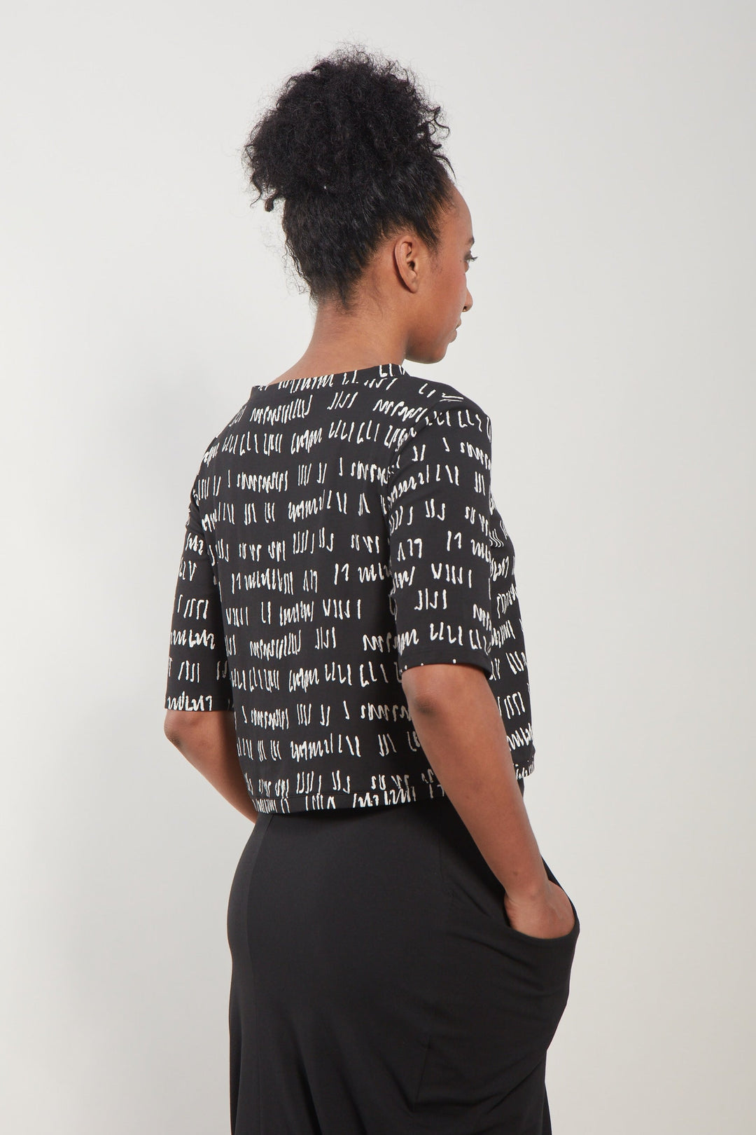 Sumi Cardigan Black Script