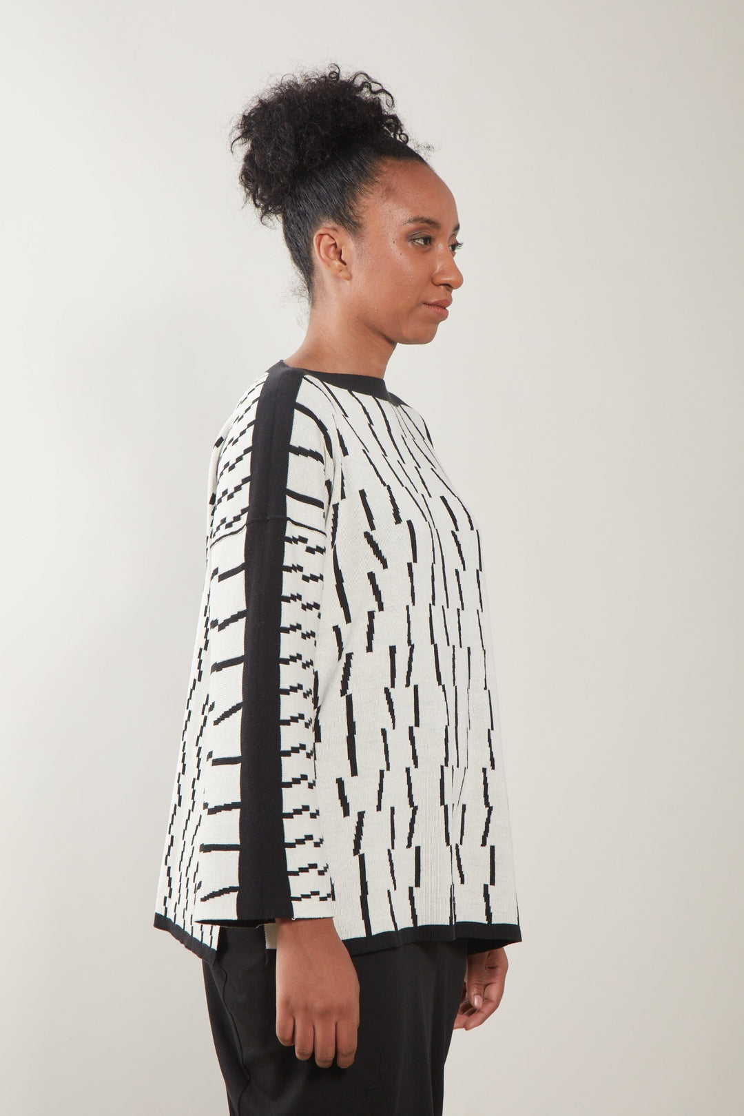 Megan Reversible Sweater Black Ivory