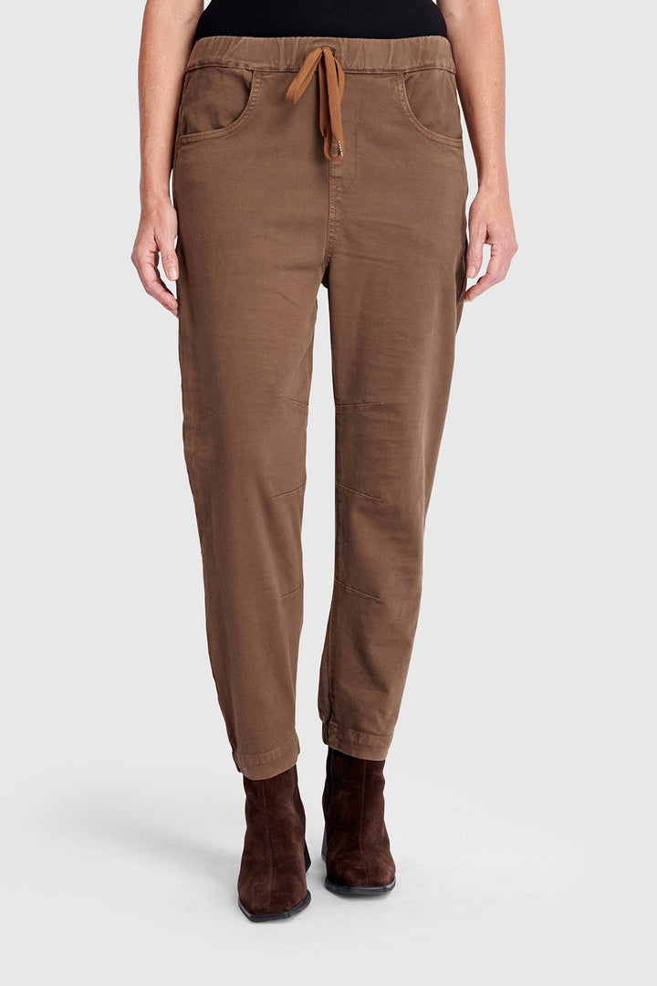 Weekend Boyfriend Jogger Jeans, Camel