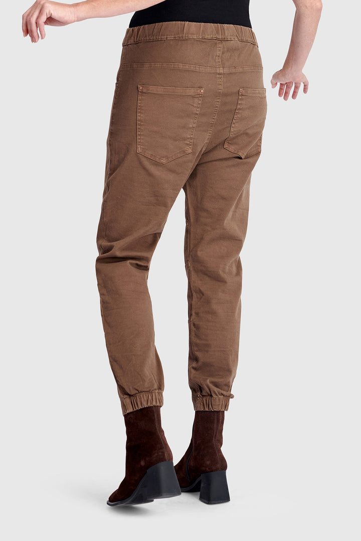 Weekend Boyfriend Jogger Jeans, Camel