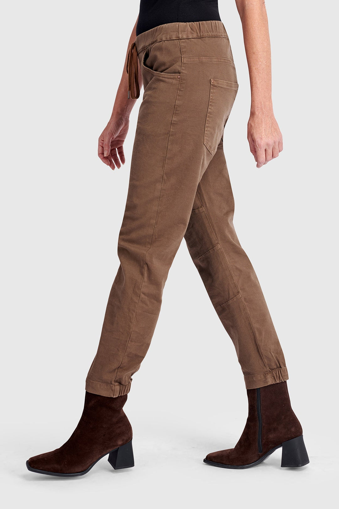 Weekend Boyfriend Jogger Jeans, Camel
