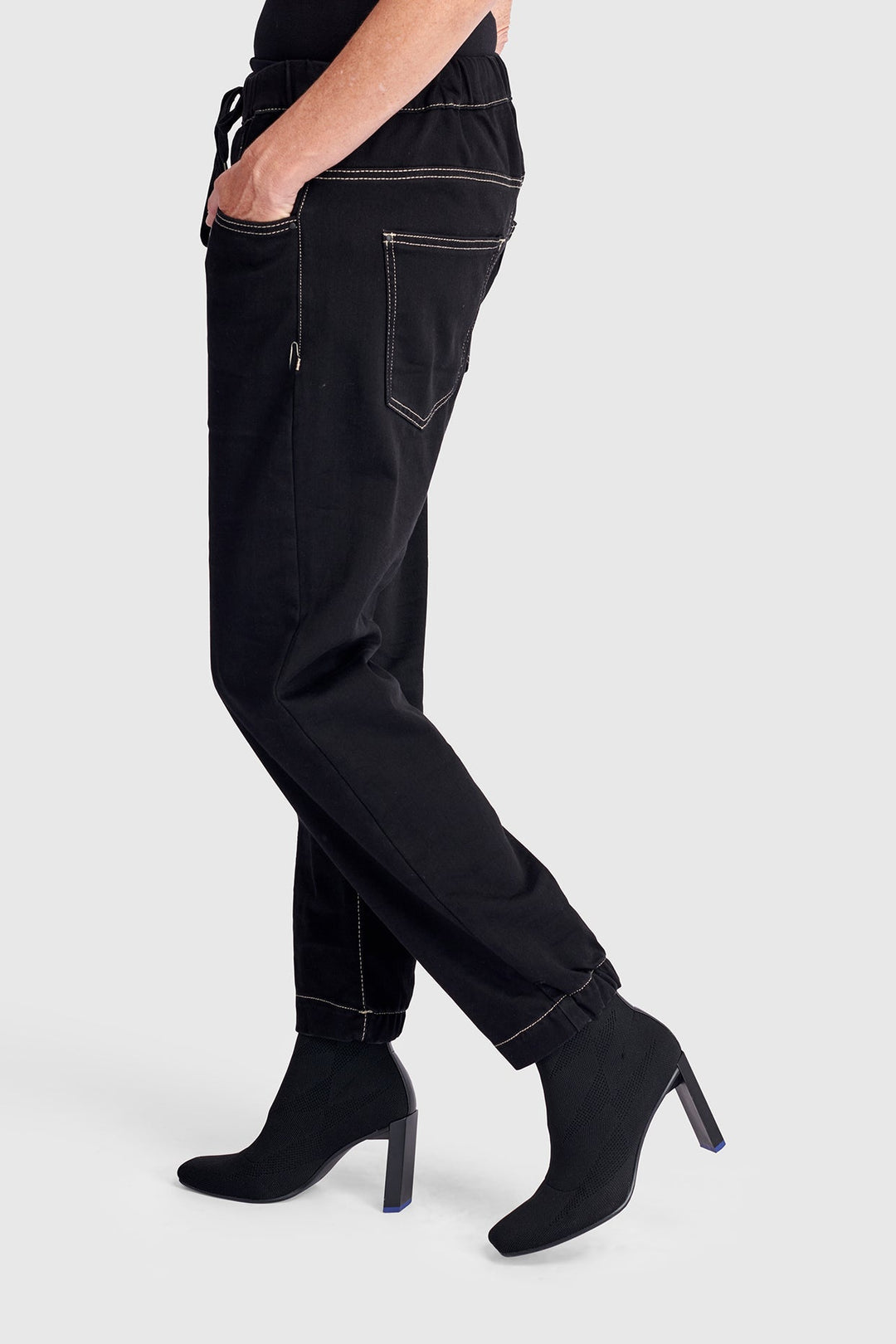 Weekend Boyfriend Jogger Jeans, Black