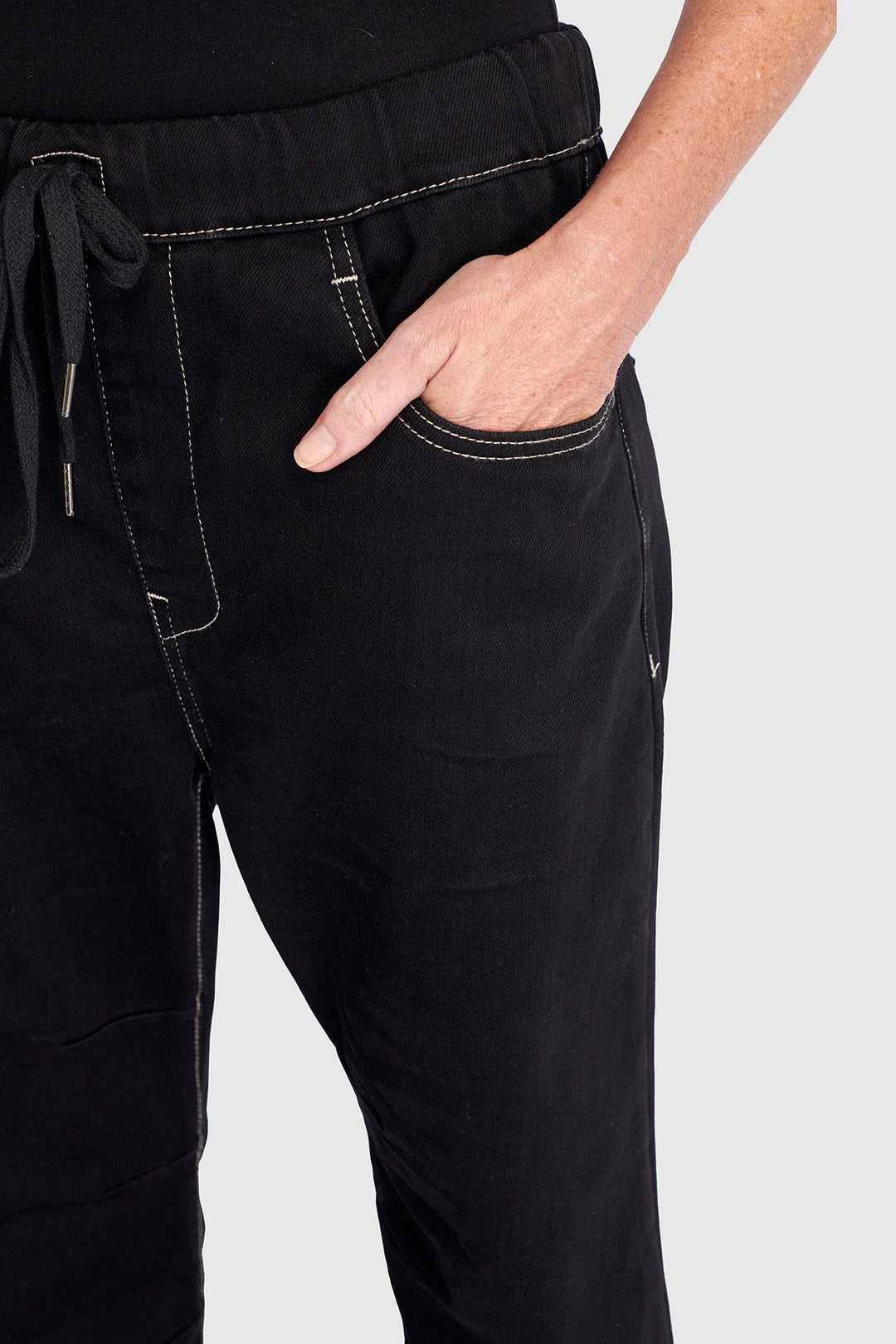 Weekend Boyfriend Jogger Jeans, Black