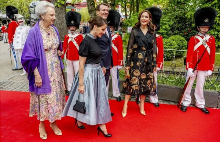 TEA LENGTH PLEATED SOFT TAFFETA MIDI SKIRT LIGHT BLUE