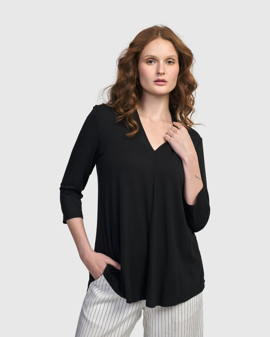 Essential V-neck Top, Black