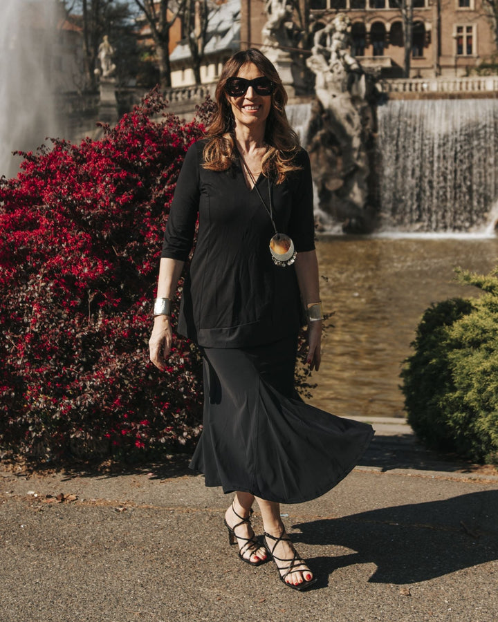 Tekbika V-neck Tunic Top, Black