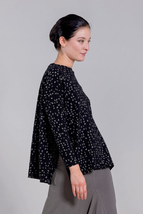 Just Perfect Collection Online Karen swing top in black cotton with grey dot print, 3/4 sleeves, and side slits.