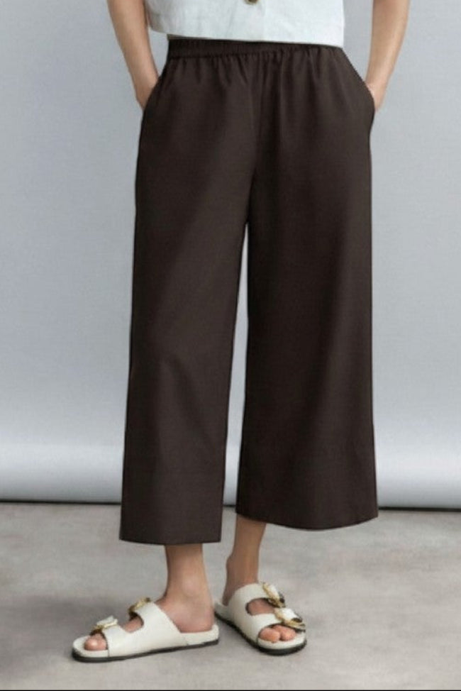 Just Perfect Collection Online women's brown wide-leg crop pants with elastic waistband.